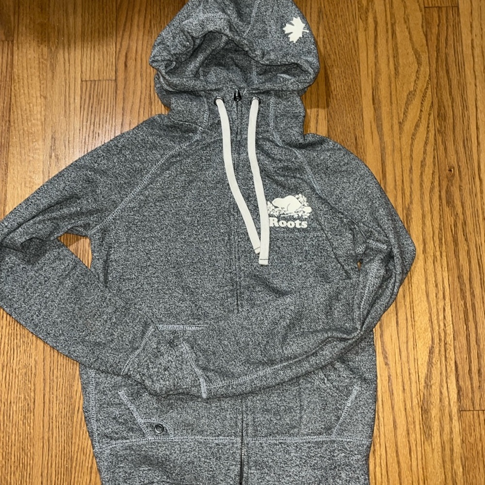 Roots sweatshirt